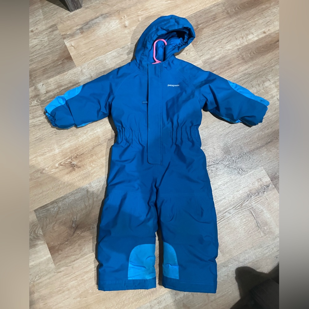 2T Patagonia snow suit, no rips or tears